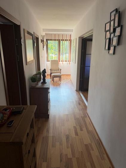 Apartament cu 3 camere decomandat în Exterior Vest