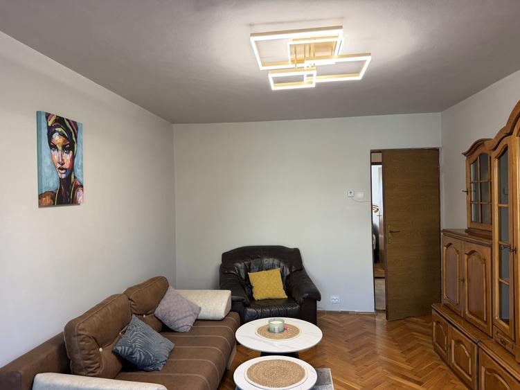 Apartament cu 2 camere decomandat, mobilat în Mihai Viteazul