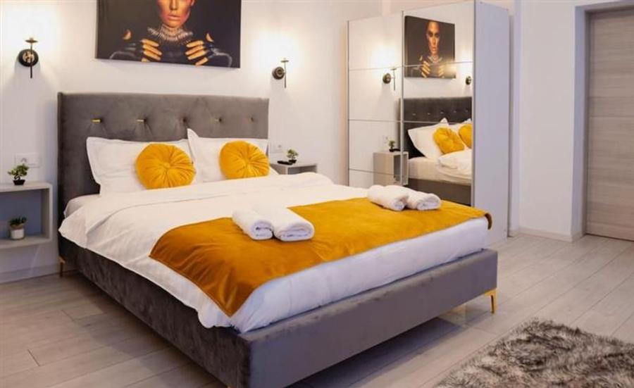 Apartament cu 2 camere semidecomandat, mobilat în Centrul Istoric