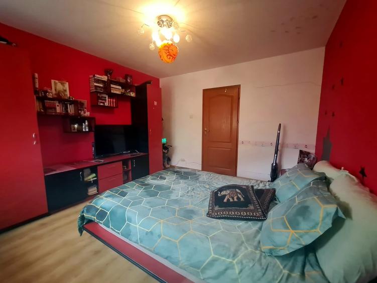 Casă individuală cu 4 camere cu Teren 327 Mp în Periferie