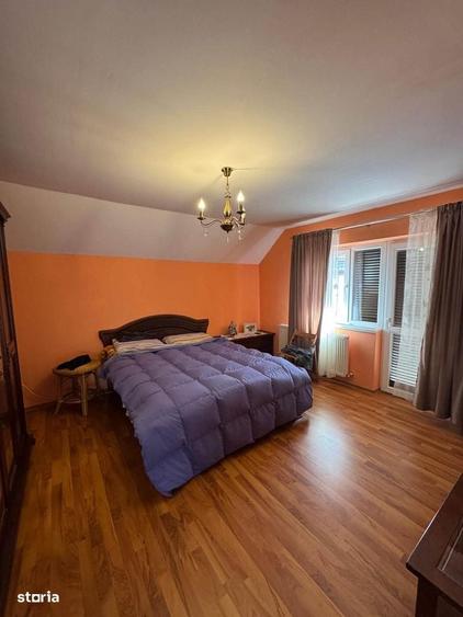 Casă cu 4 camere decomandat cu Teren 427 Mp în Central