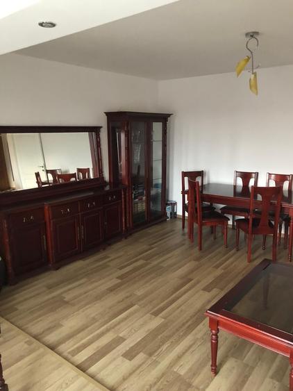 Apartament cu 4 camere decomandat, mobilat în Central