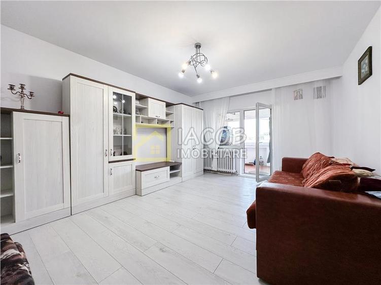 Apartament cu 4 camere decomandat în 9 Mai