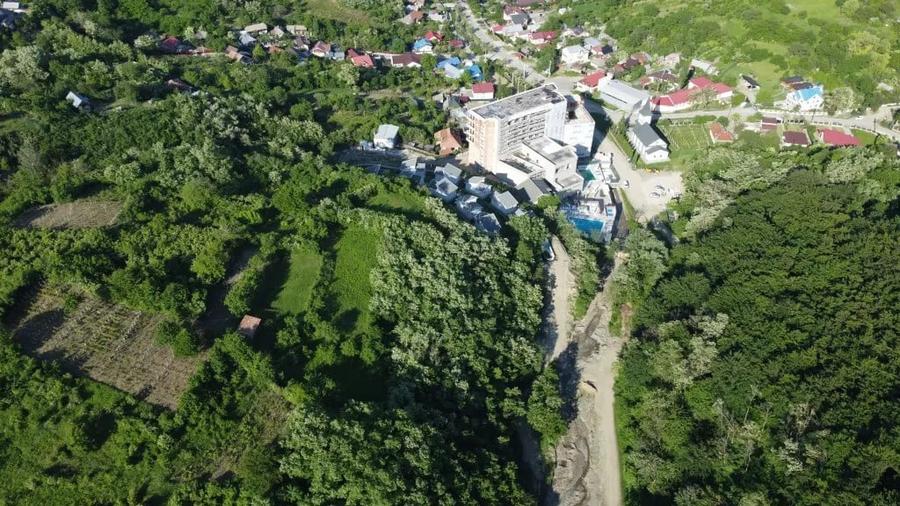 Teren de 4430 mp, în Central
