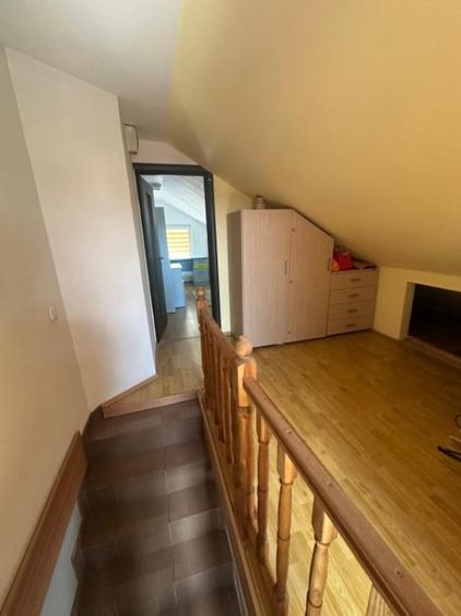 Apartament cu 4 camere semidecomandat în Florești