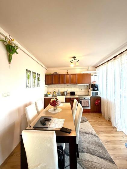 Apartament cu 3 camere decomandat, mobilat în Periferie