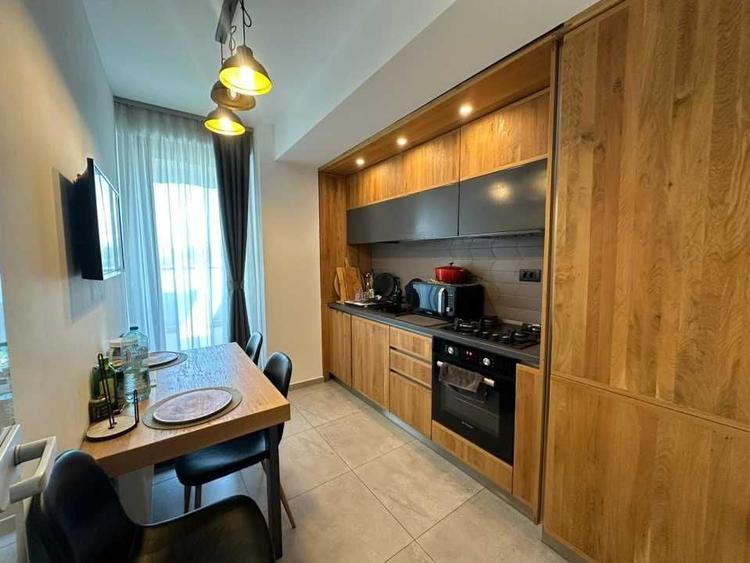 Apartament cu 3 camere decomandat în Exterior Vest
