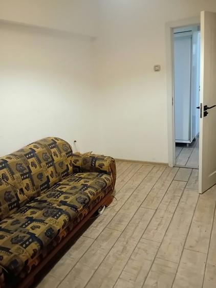Apartament cu 3 camere decomandat în Drumul Taberei