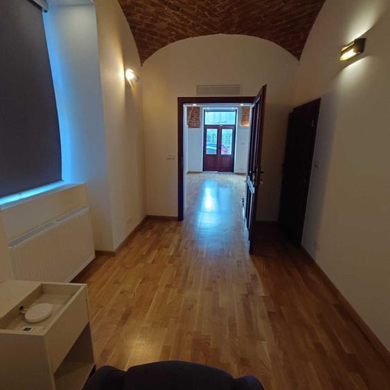 Spațiu comercial, de 44 mp, în P-ța Unirii