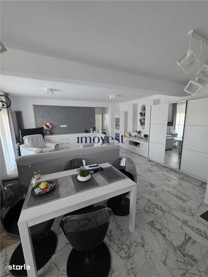 Apartament cu 3 camere semidecomandat în Micro 16