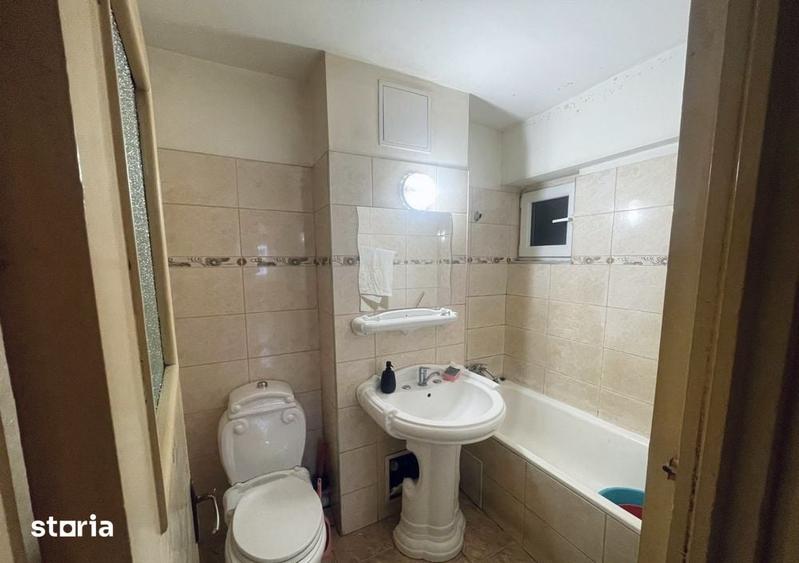 Apartament cu 3 camere decomandat în Chinteni