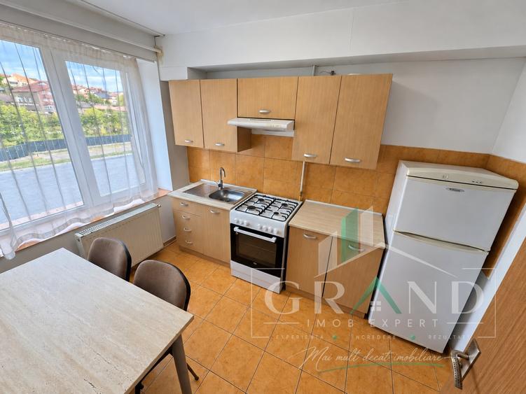 Apartament cu 2 camere semidecomandat, mobilat în Iris