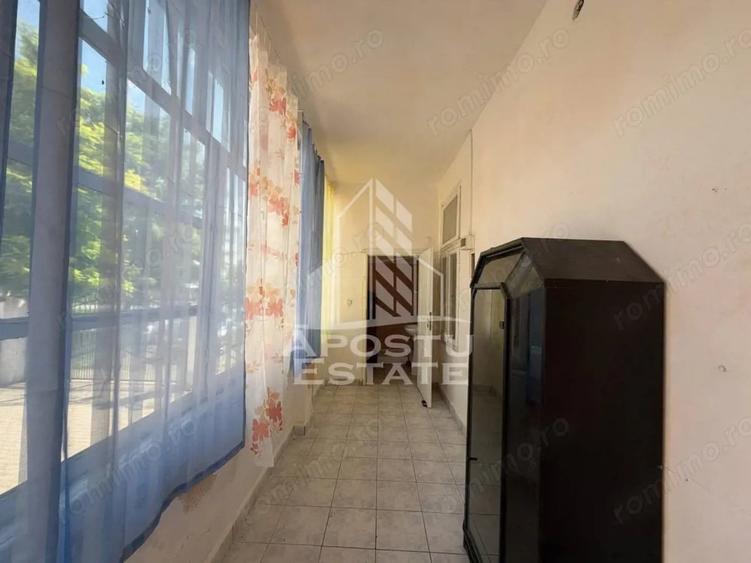 Casă cu 5 camere cu Teren 5755 Mp în Șandra