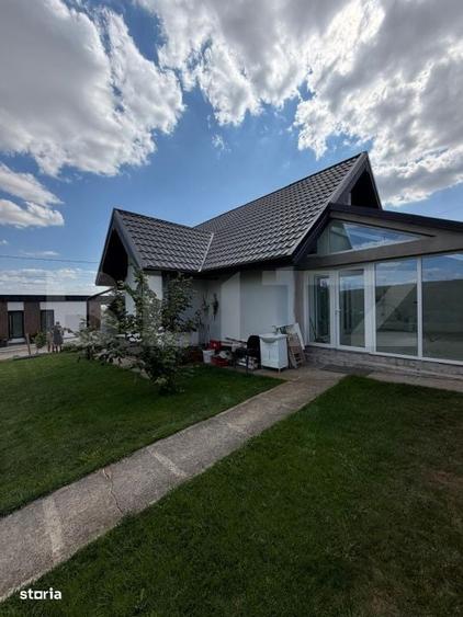 Casă cu 4 camere în Moara