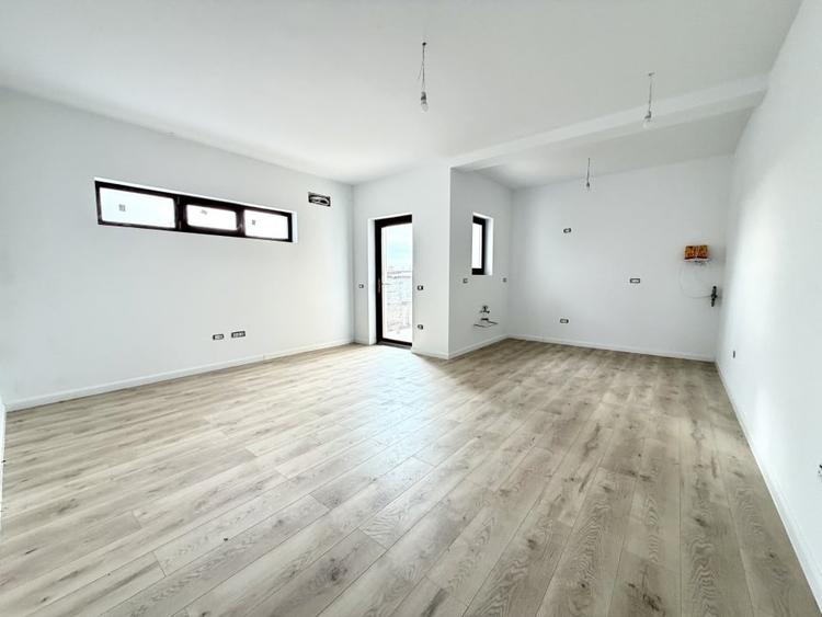 Duplex cu 3 camere cu Canalizare în Sânandrei