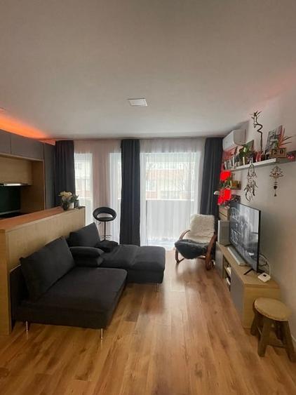 Apartament cu 2 camere semidecomandat, mobilat în Giurgiului