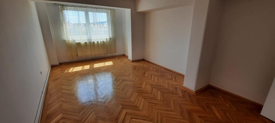 Apartament cu 4 camere decomandat în Ultracentral
