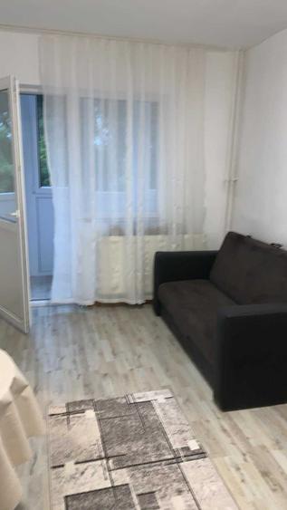 Garsonieră decomandată în Drumul Carului