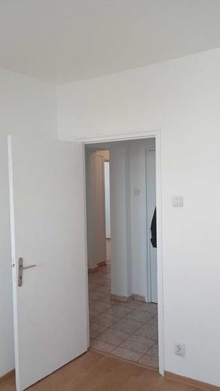 Apartament cu 3 camere decomandat în Titan