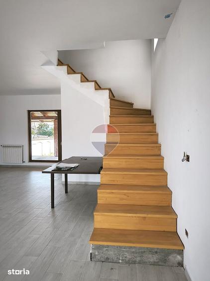 Casă cu 4 camere cu Teren 401 Mp în Hoghilag