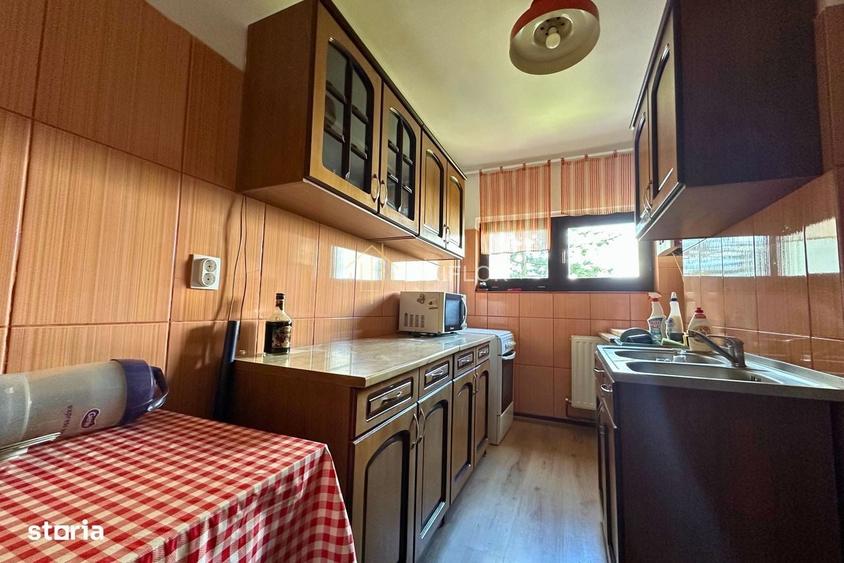 Apartament cu 3 camere decomandat în Cornișa