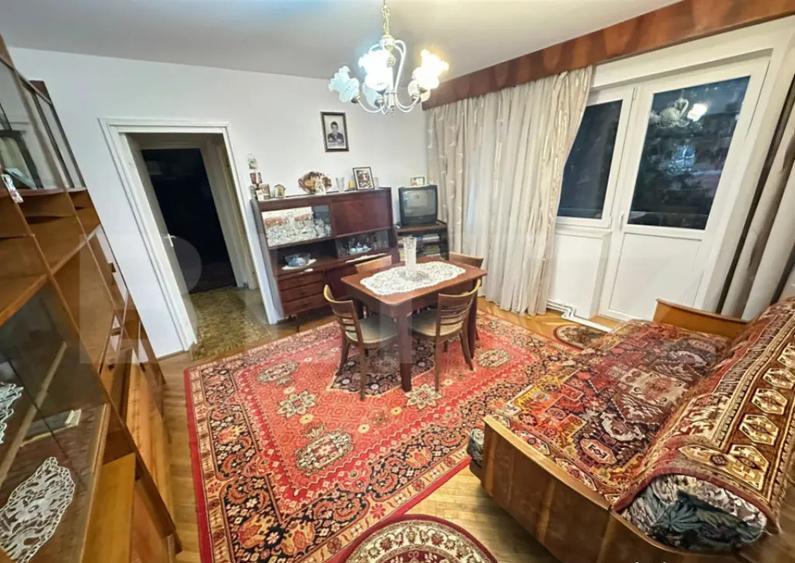 Apartament cu 3 camere semidecomandat, mobilat în Gojdu