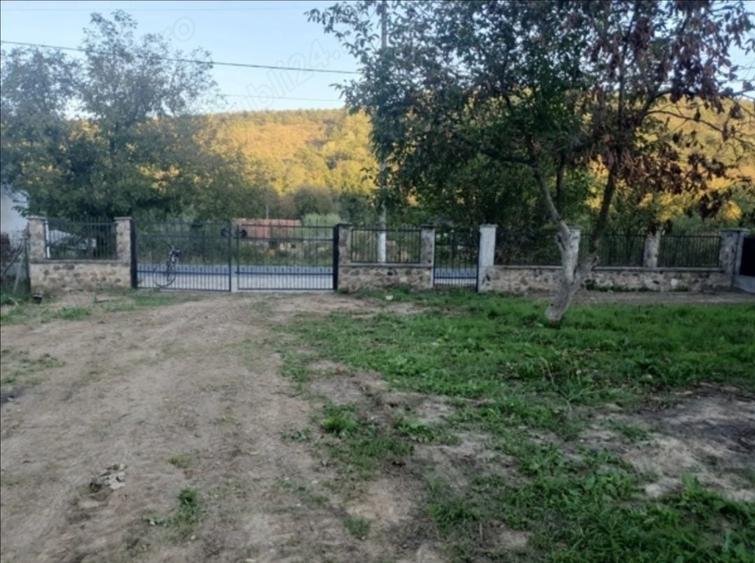 Casă cu 2 camere în Milova