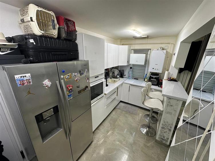 Apartament cu 3 camere semidecomandat în Zimbru