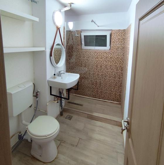 Apartament cu 3 camere decomandat în CET