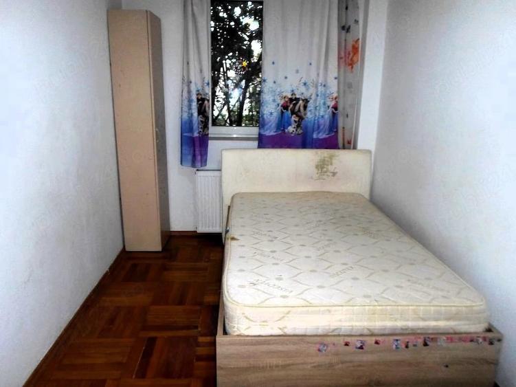 Apartament cu 3 camere decomandat în Sud