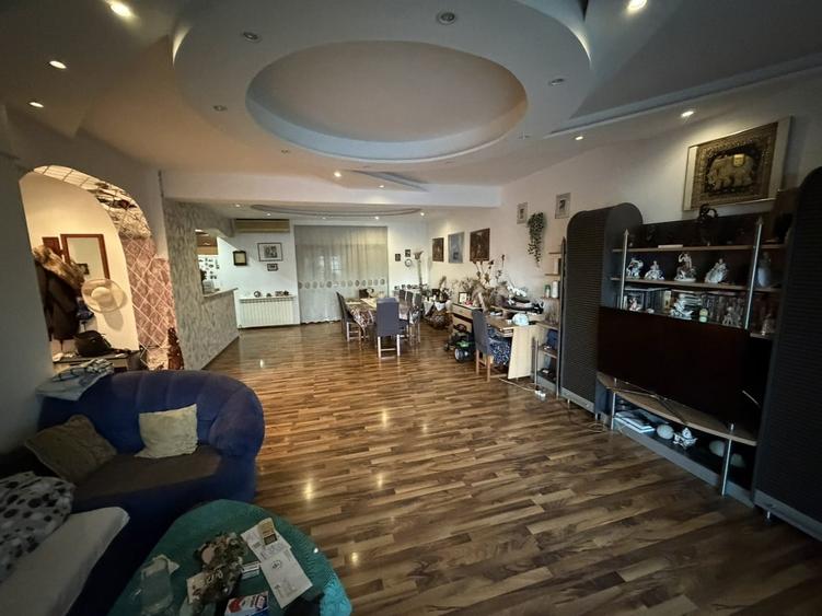 Casă cu 5 camere cu Teren 250 Mp în Ferentari