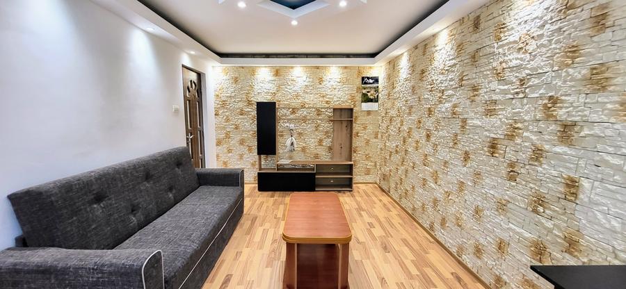 Apartament cu 3 camere decomandat în Dristor