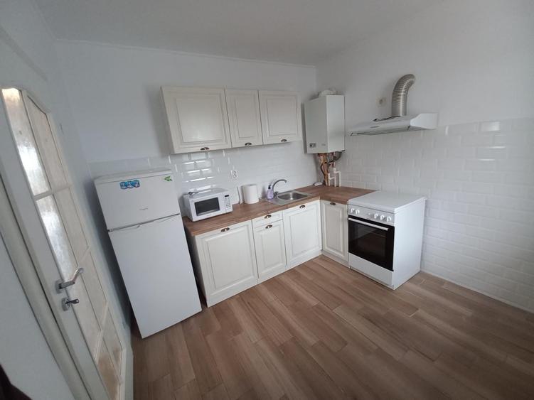 Casă individuală cu 5 camere cu Teren 500 Mp în Exterior Vest
