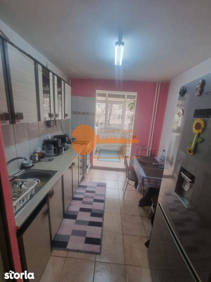 Apartament cu 3 camere decomandat în Crângași