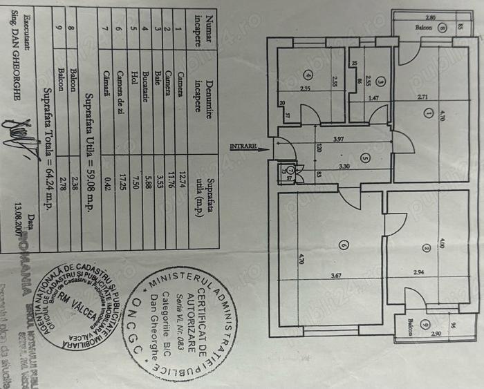Apartament cu 3 camere semidecomandat în 1 Mai