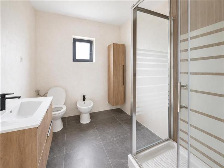 Casă cu 3 camere cu Teren 460 Mp în 9 Mai