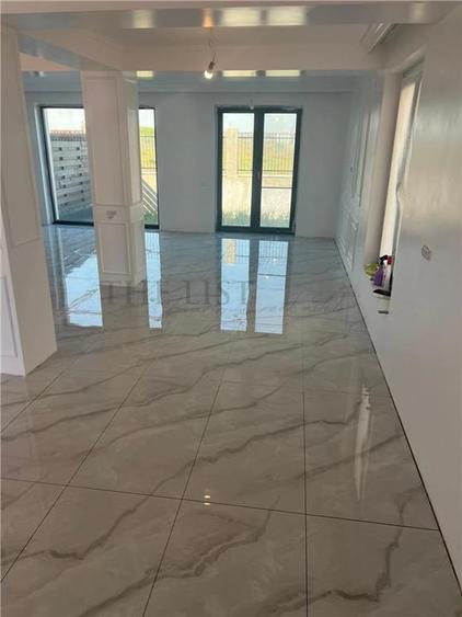 Casă individuală cu 5 camere cu Teren 220 Mp în Odăile