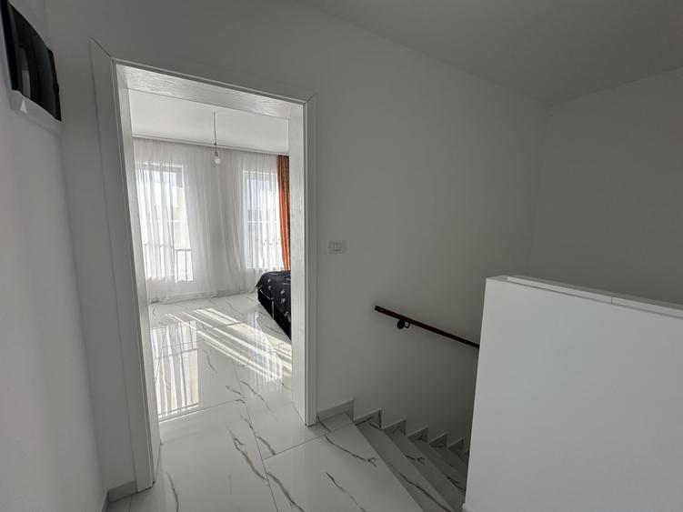 Duplex cu 3 camere cu Teren 305 Mp în Moșnița Veche