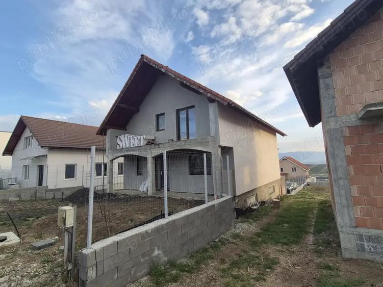 Casă cu 6 camere cu Teren 500 Mp în Șura Mare