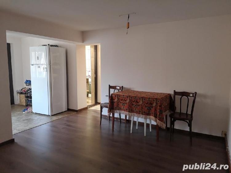 Casă cu 10 camere cu Teren 1500 Mp în Săcueni