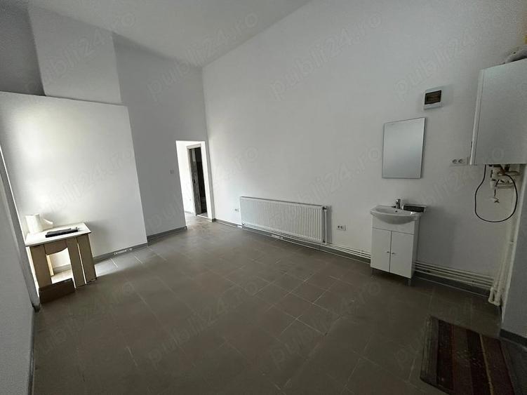 Spațiu comercial, de 48 mp, în Nicolina