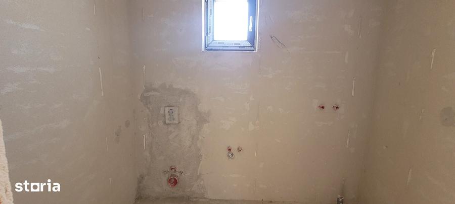 Casă cu 4 camere cu Teren 550 Mp în Lazuri