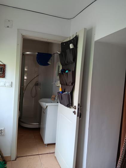 Casă cu 5 camere cu Canalizare în Central