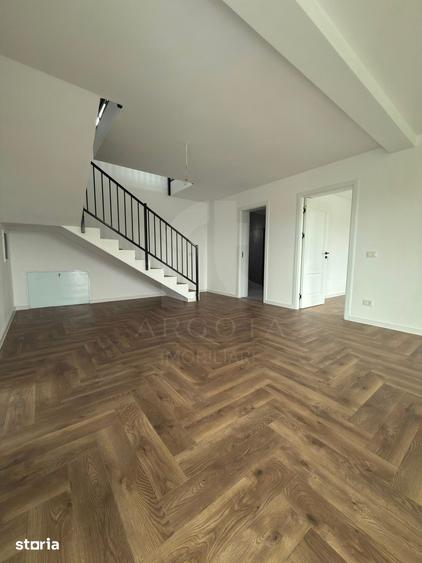 Casă cu 5 camere cu Teren 400 Mp în Vadu Pașii