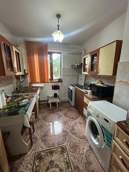 Apartament cu 2 camere semidecomandat, mobilat în Calea Galați