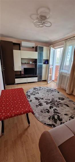 Apartament cu 3 camere decomandat, mobilat în Mircea cel Bătrân