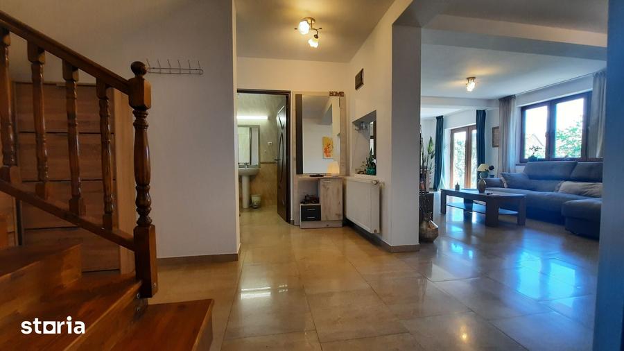 Casă cu 5 camere cu Teren 1514 Mp în Central