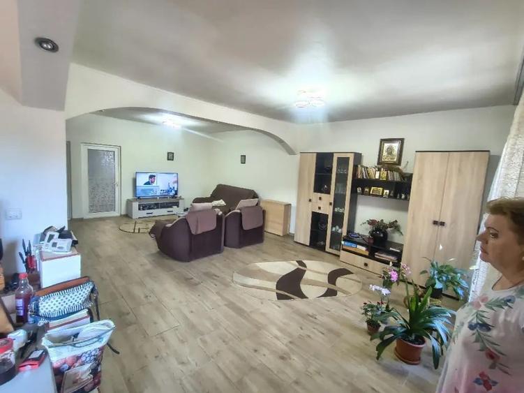 Casă cu 2 camere în Central