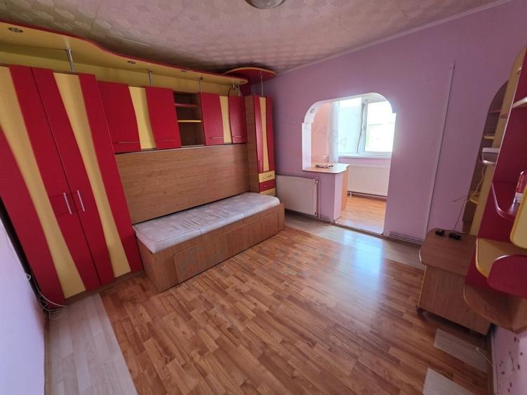Apartament cu 3 camere decomandat în Siderurgiștilor