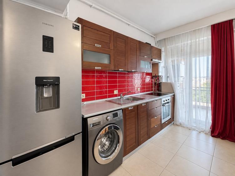 Apartament cu 2 camere semidecomandat, mobilat în Decebal